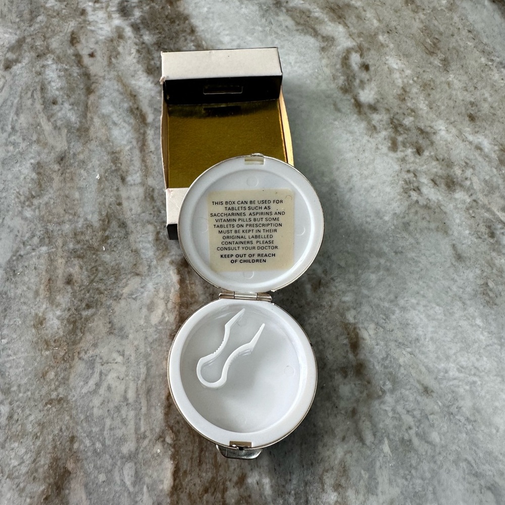 Stratton Pill Box Made in England NEW - Picture 3 of 5